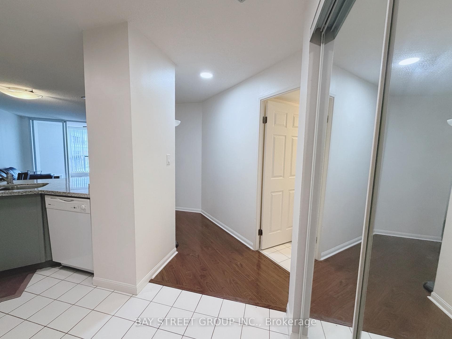 24 Wellesley Street Unit 216 photo 30