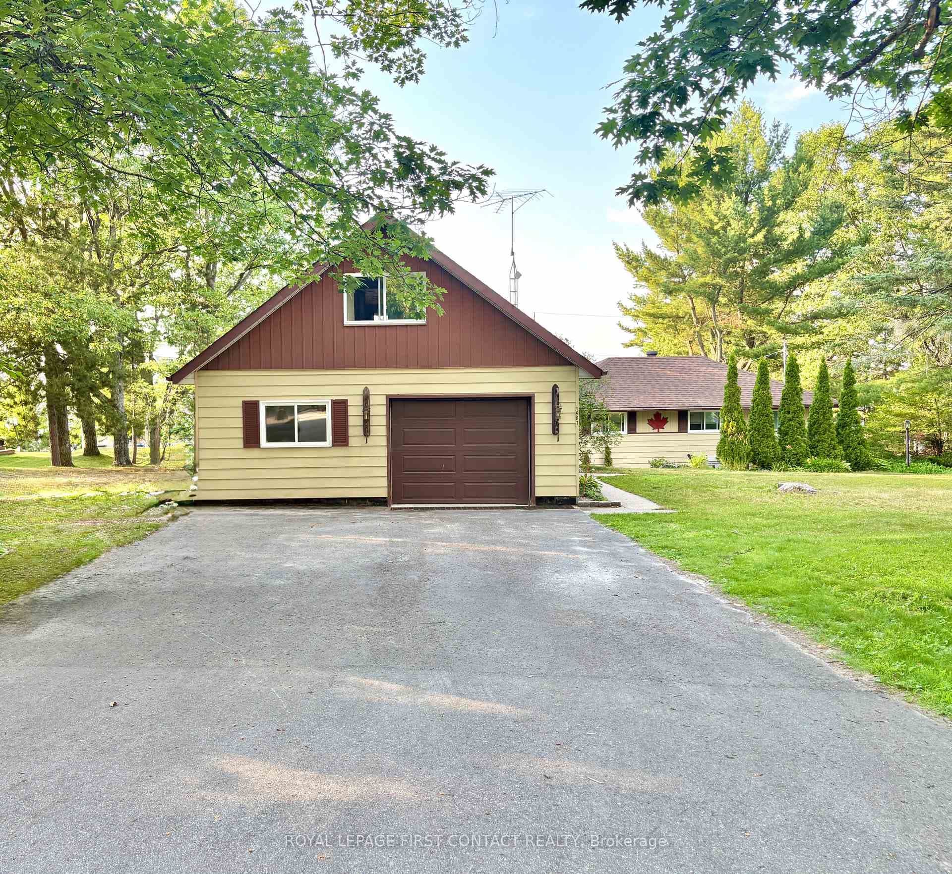 Garage-Oversized w/Loft