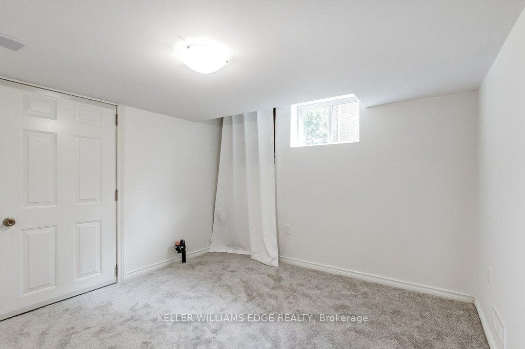 202 Erindale Avenue photo 30