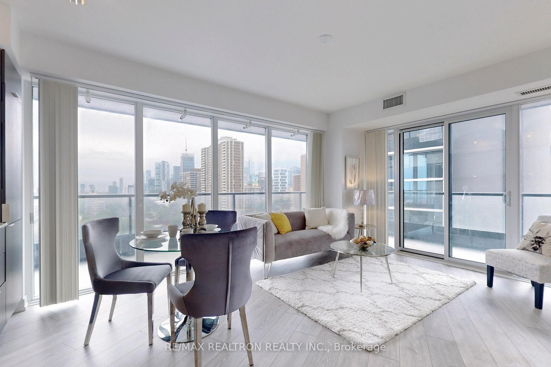 159 Wellesley Street Unit 908 photo 10