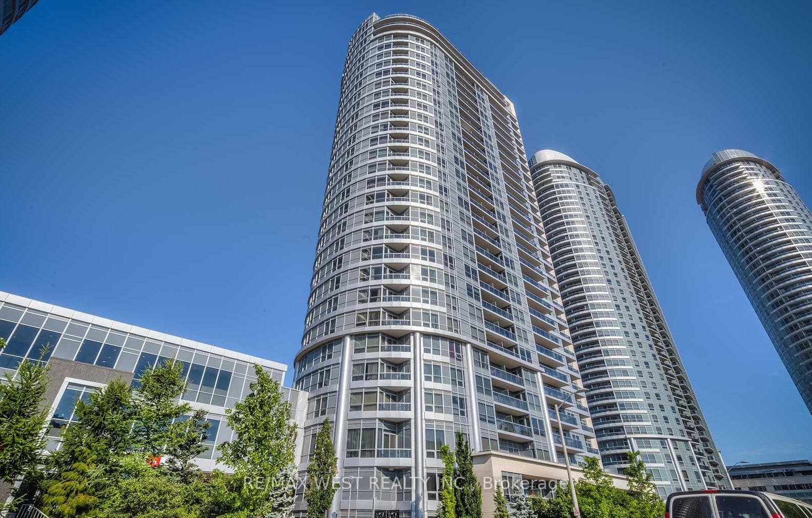 151 Village Green Square Unit 1306 photo 15