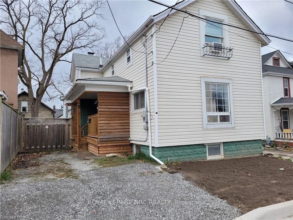 11 ALBINA Street photo 1