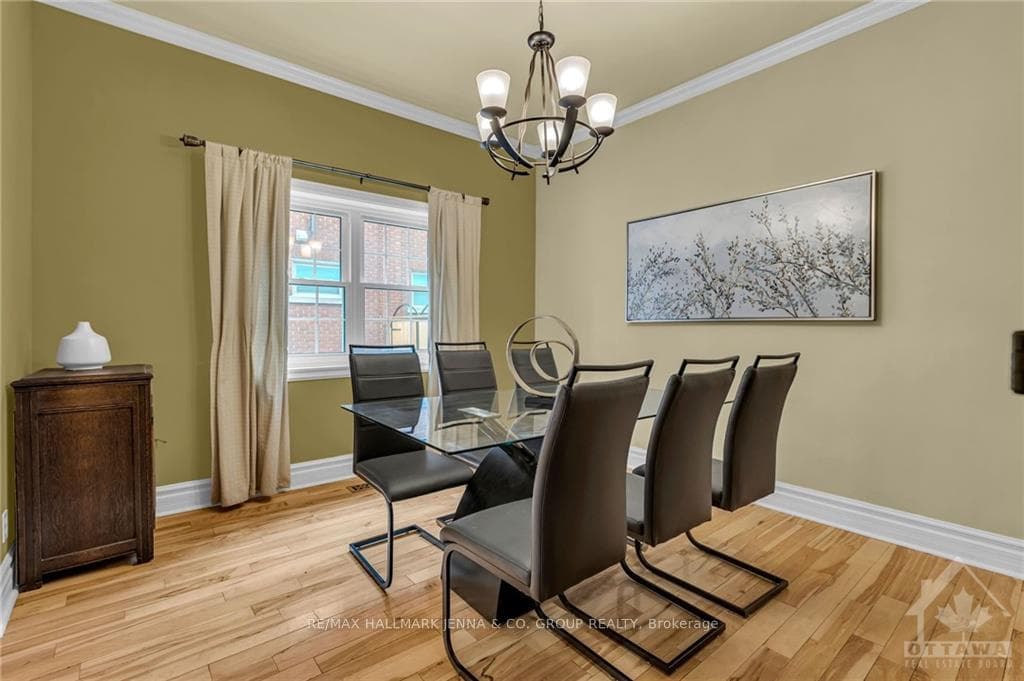 446 MCLEOD Street photo 9