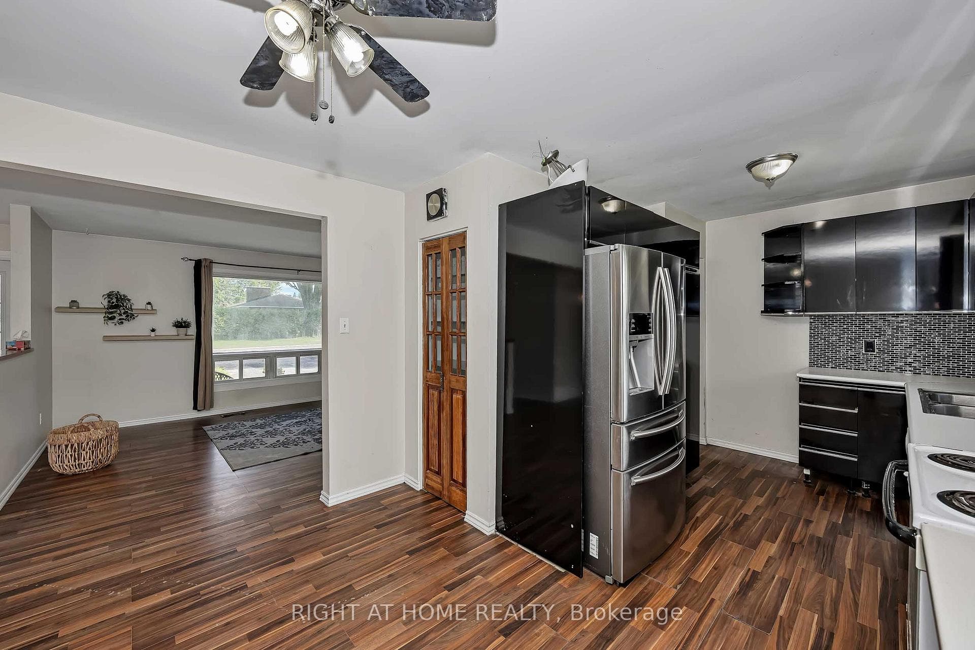 24 Largo Crescent photo 17