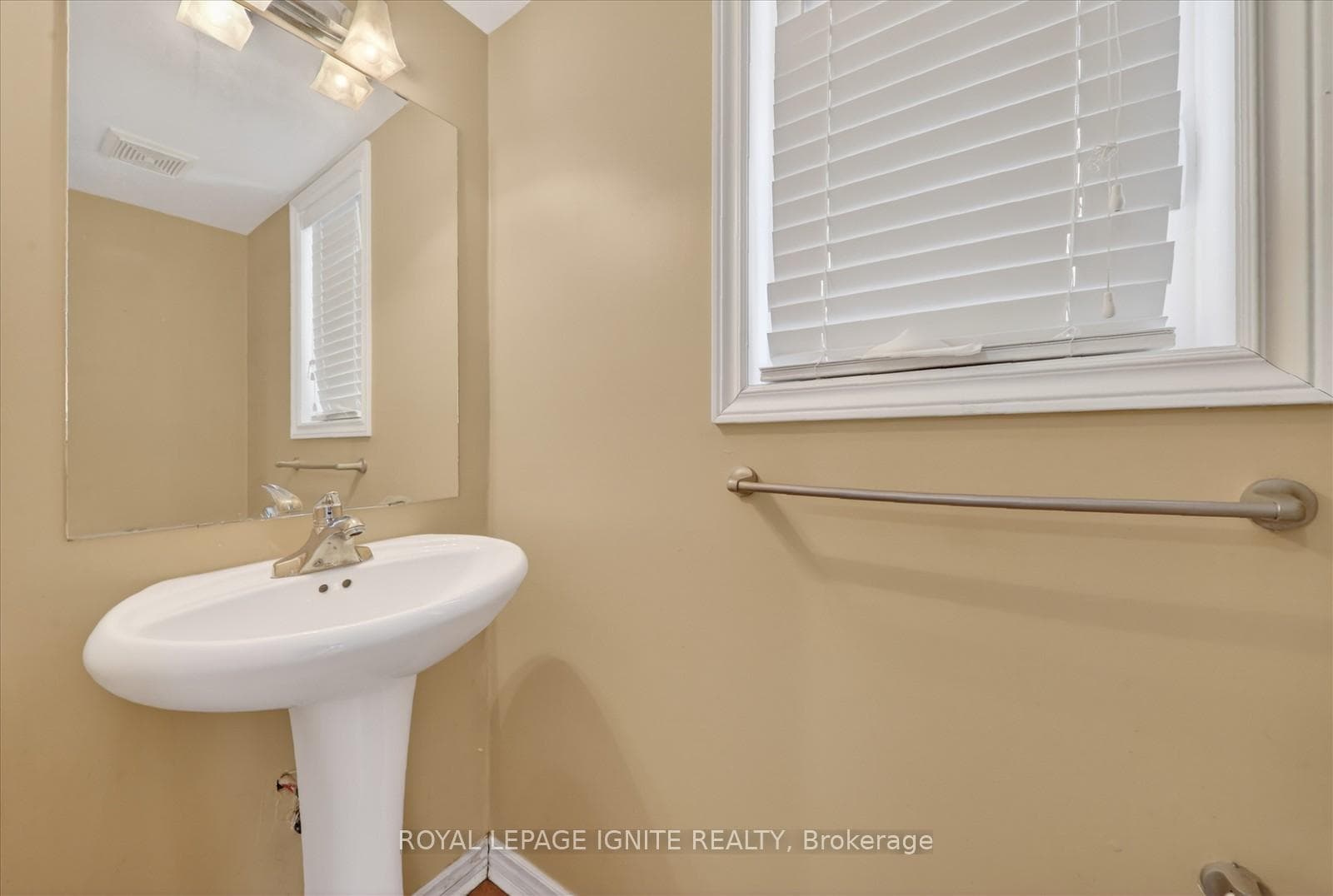 22 Sugarberry Drive Unit Main photo 5