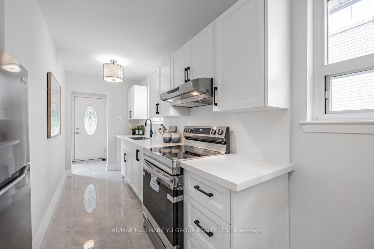 146 Old Sheppard Avenue photo 9