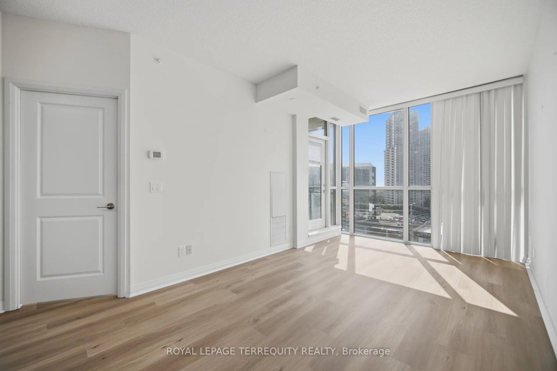 75 Eglinton Avenue Unit 703 photo 14