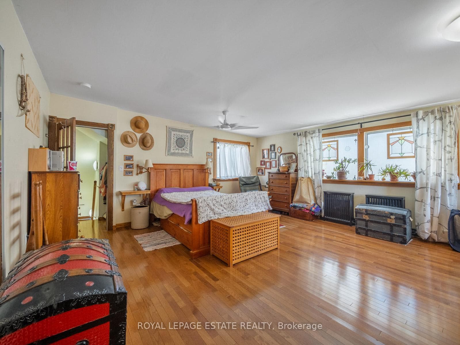 2275 Queen Street photo 30