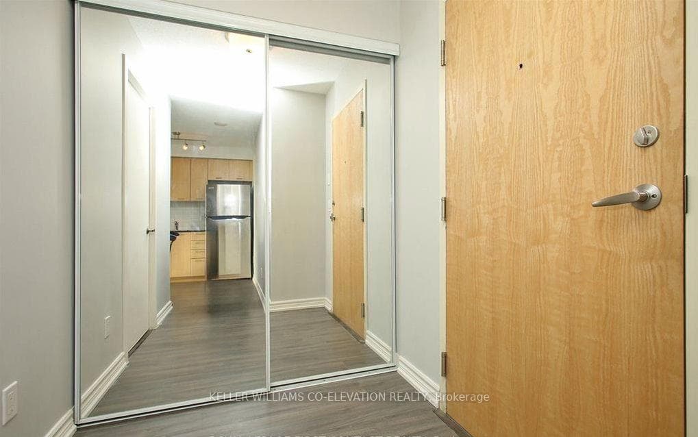38 Joe Shuster Way Unit 1906 photo 10