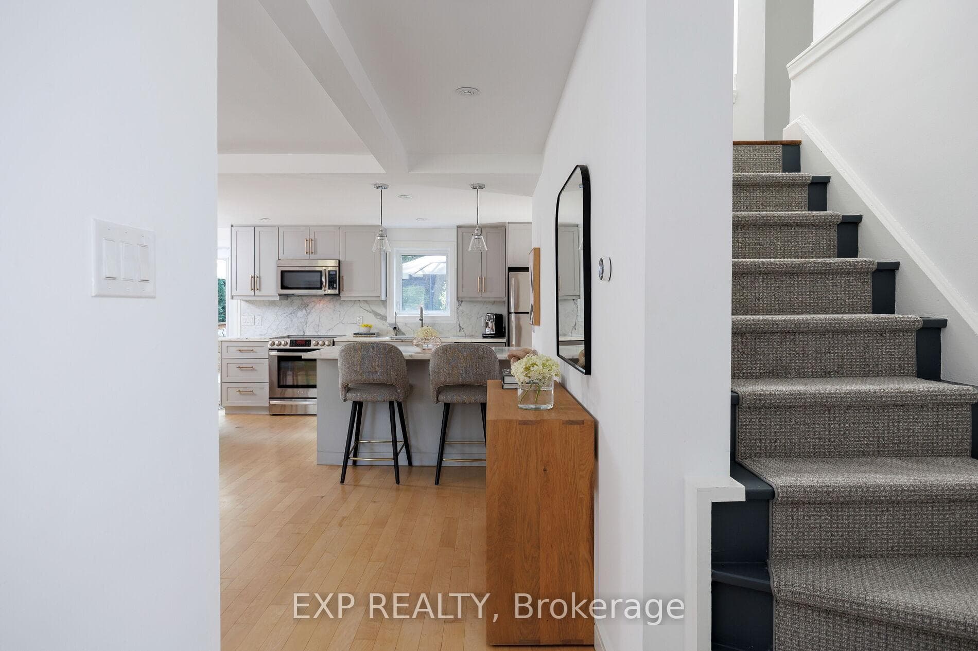 870 Royal York Road photo 10