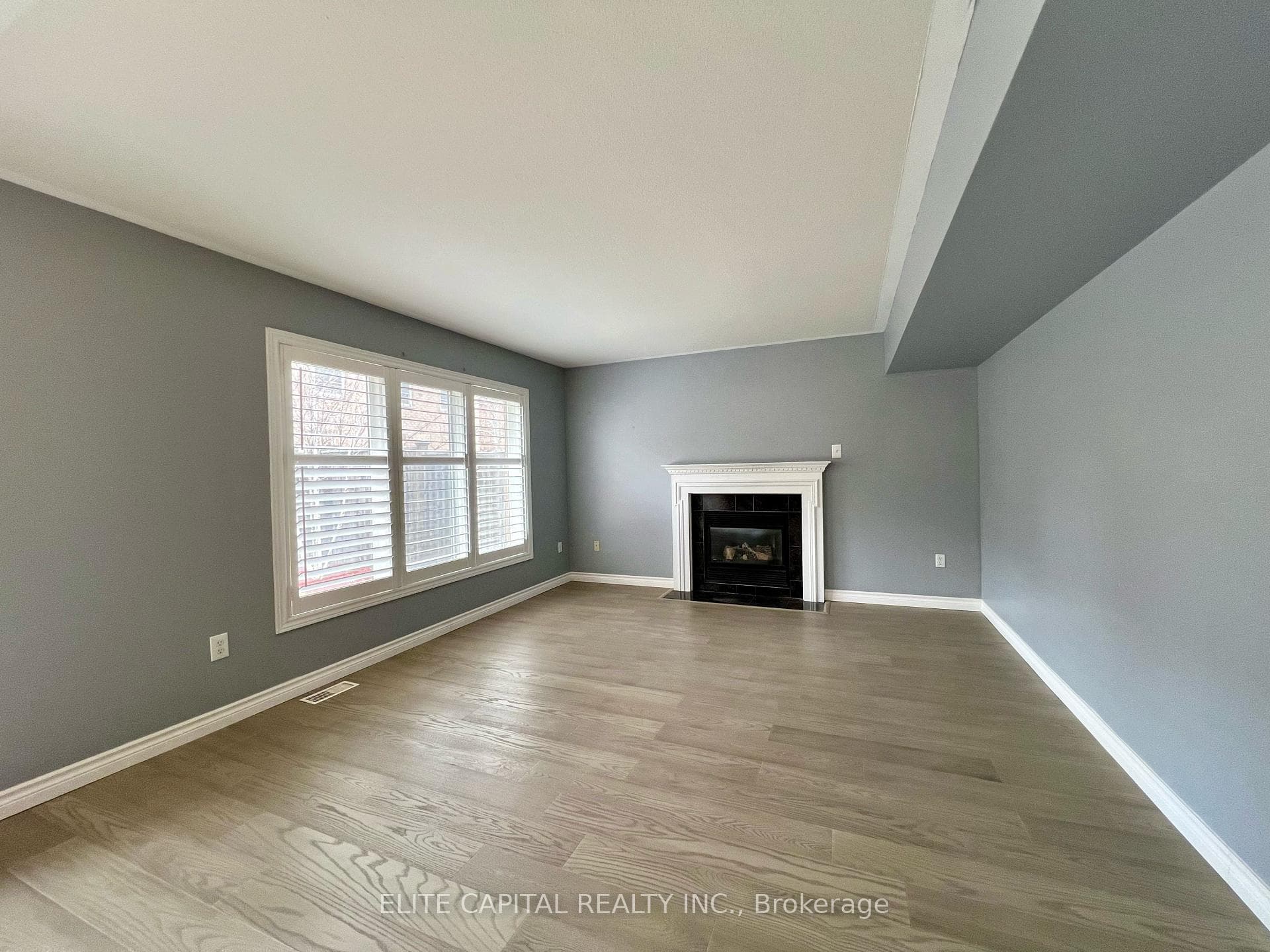 381 Wright Crescent photo 10
