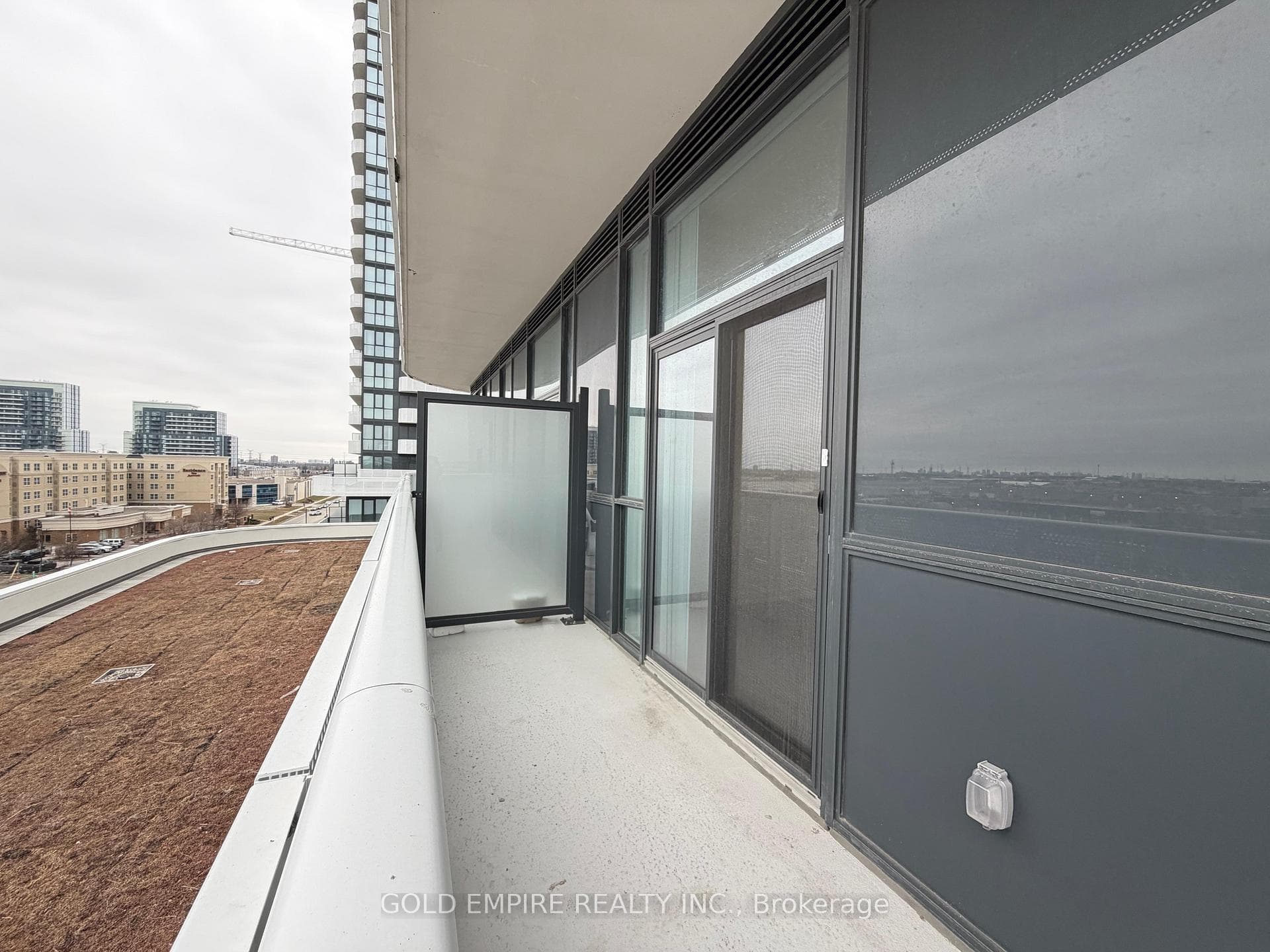 8 INTERCHANGE Way Unit 609 photo 21