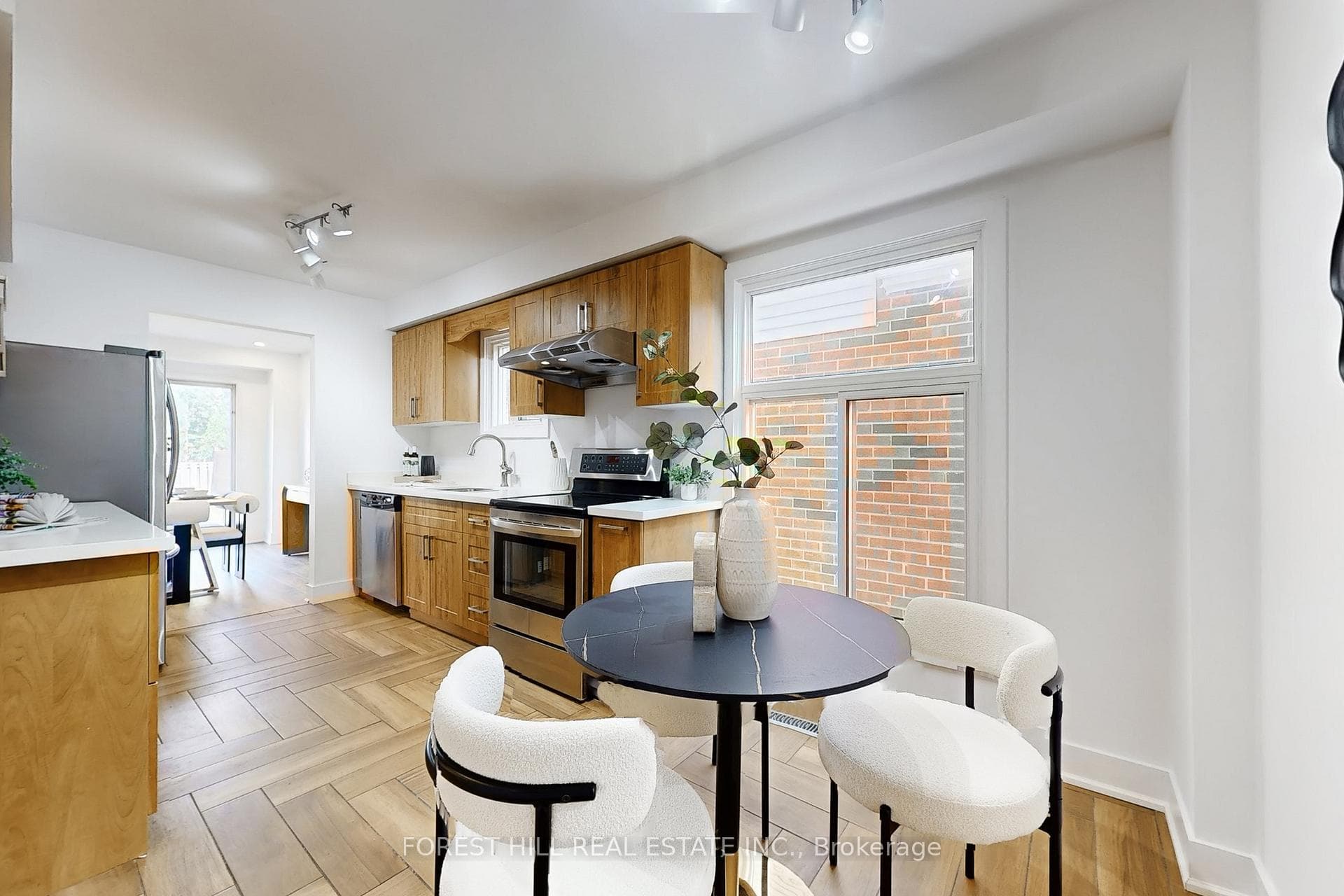 Eat In Kitchen