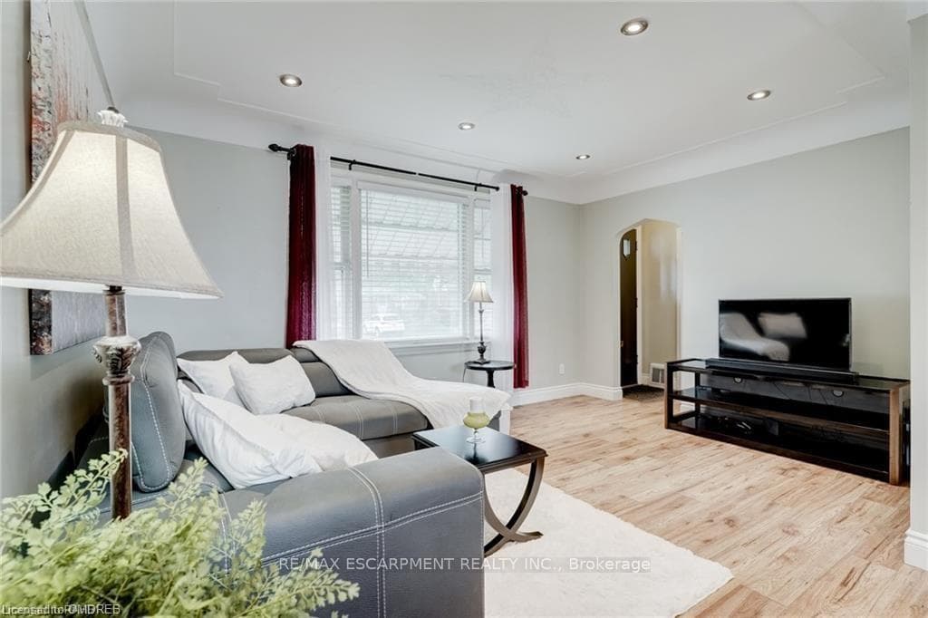 212 East 32nd Street Unit UPPER photo 3