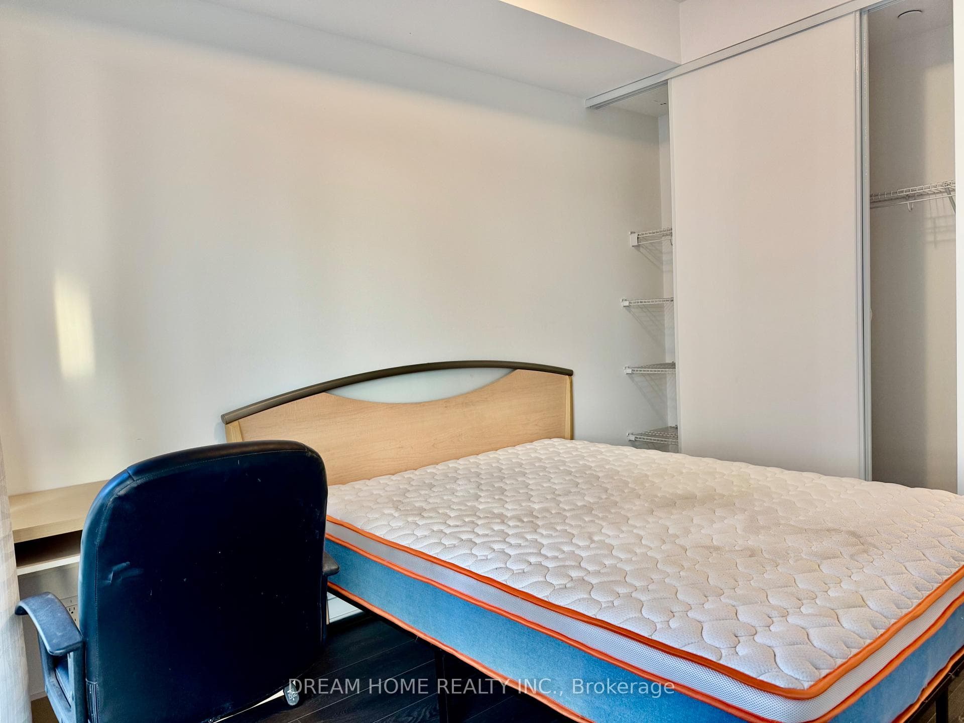 609 Avenue Road Unit 306 photo 1