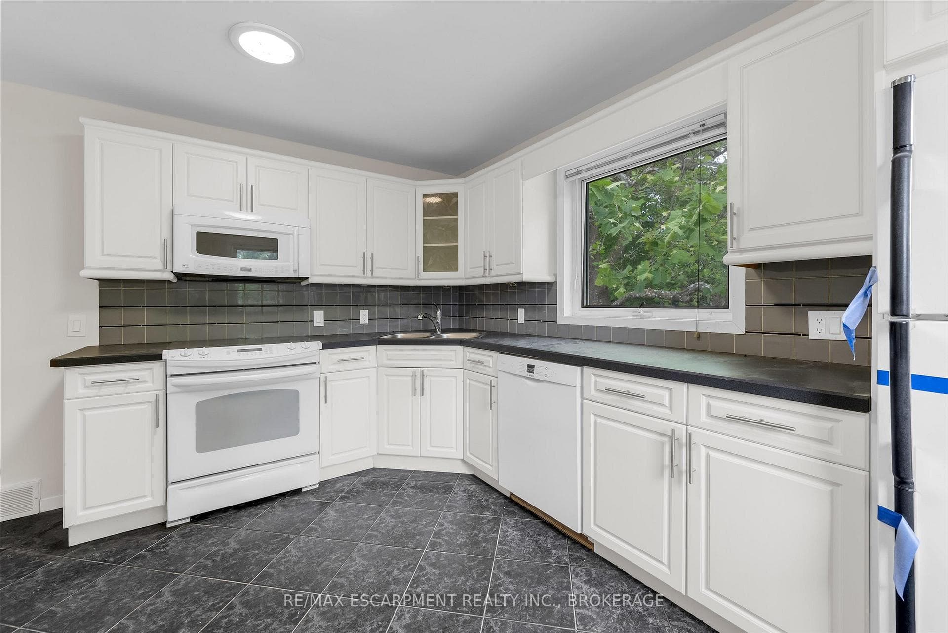 18 Bonavem Drive Unit 1 photo 8
