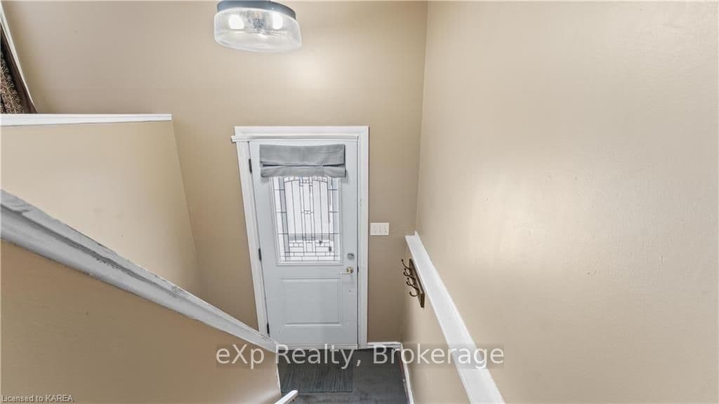 825 CUNNINGHAM Crescent photo 3
