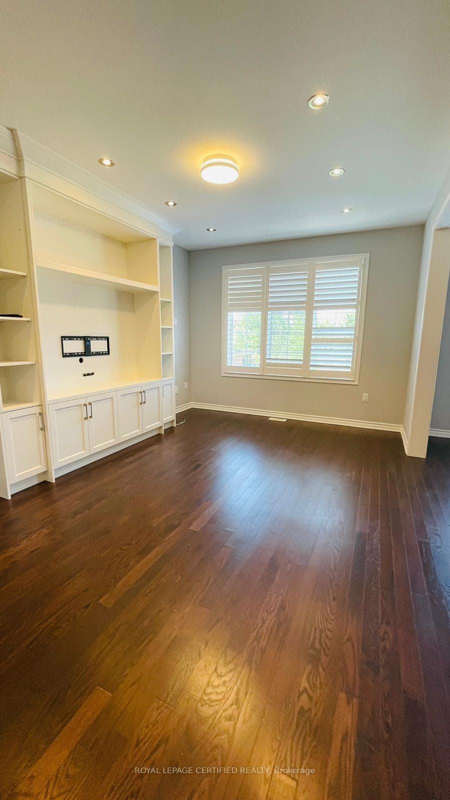 1506 Clitherow Street photo 5