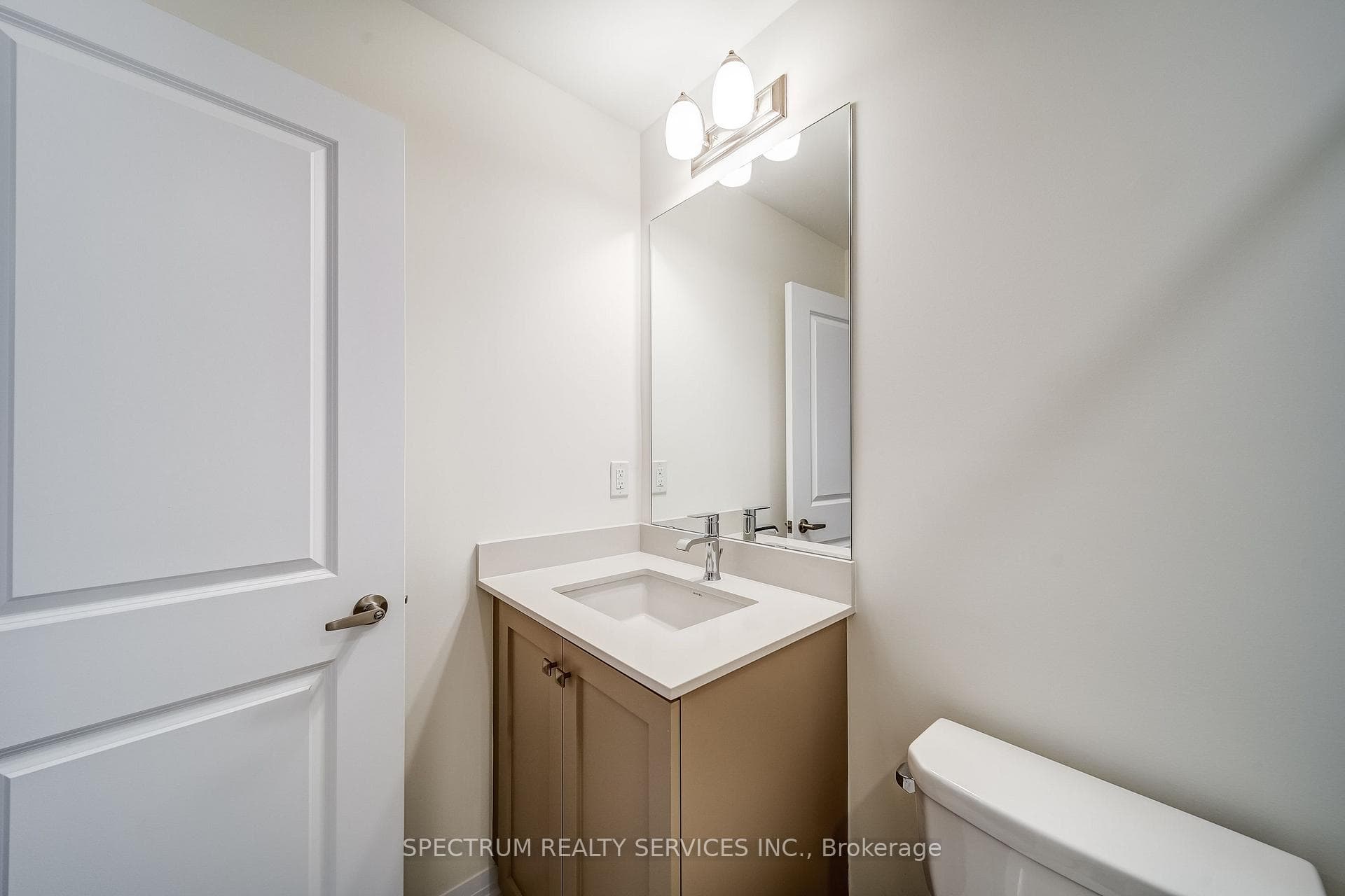 132 Adario Crescent photo 28