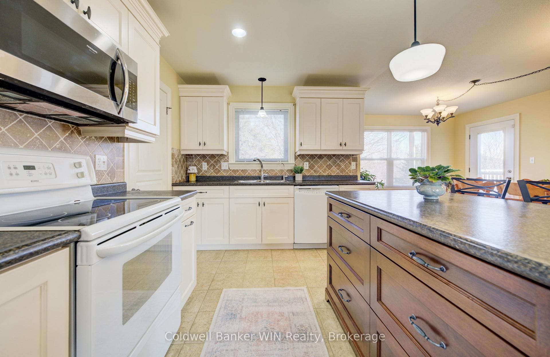 34 Regency Drive photo 10