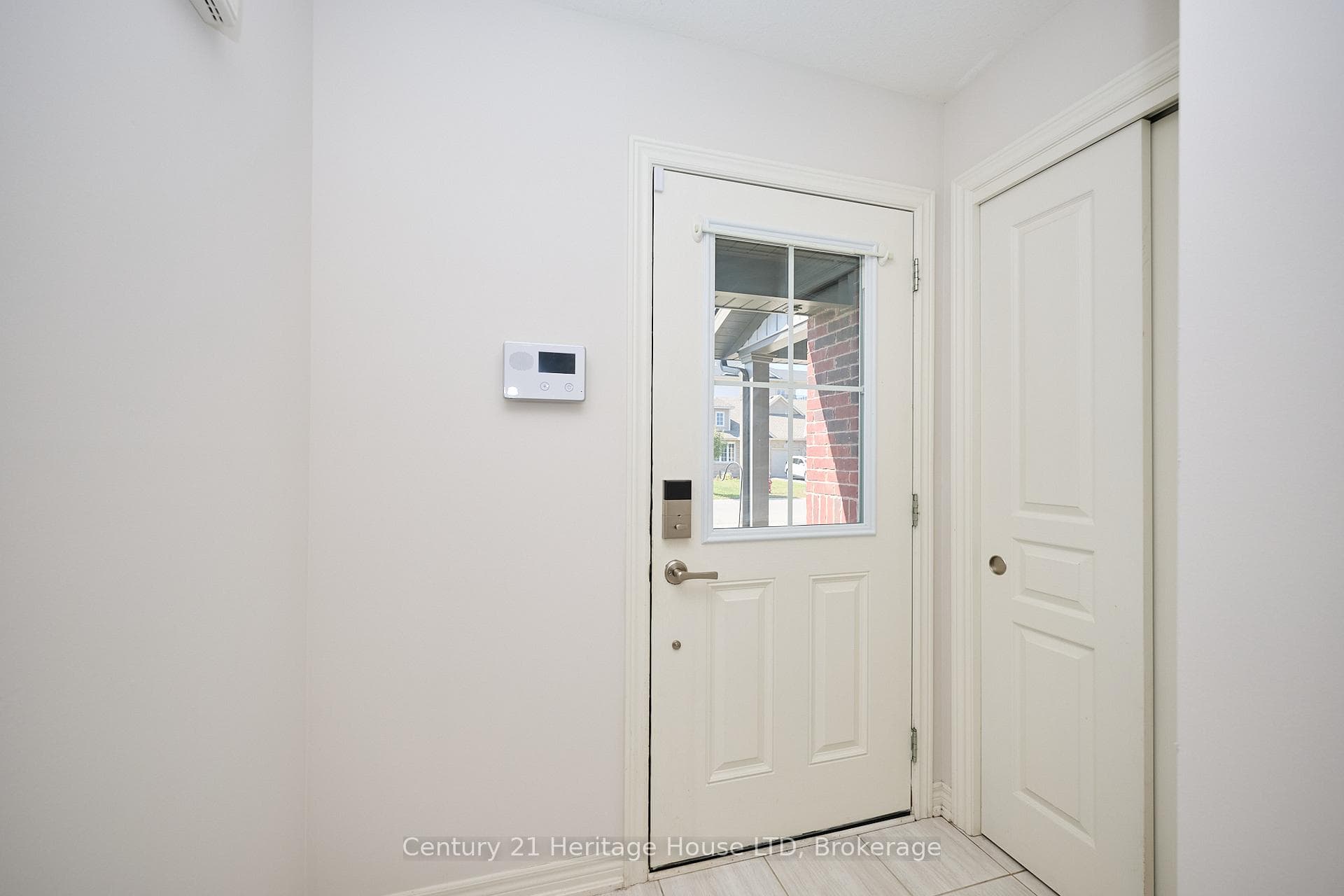 289 SILVERWOOD Avenue photo 5