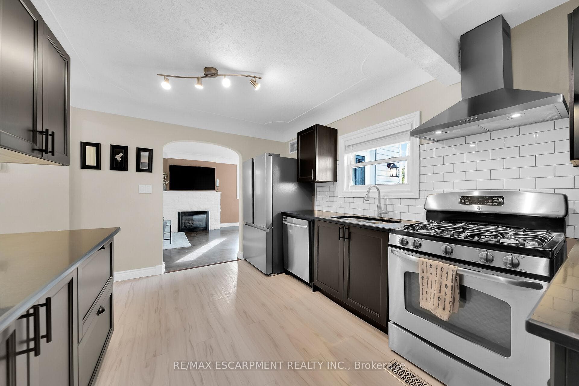 350 Pottruff Road photo 12