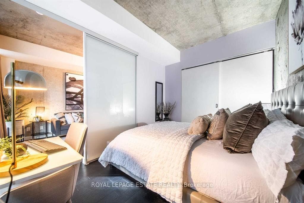 90 Broadview Avenue Unit 413 photo 8