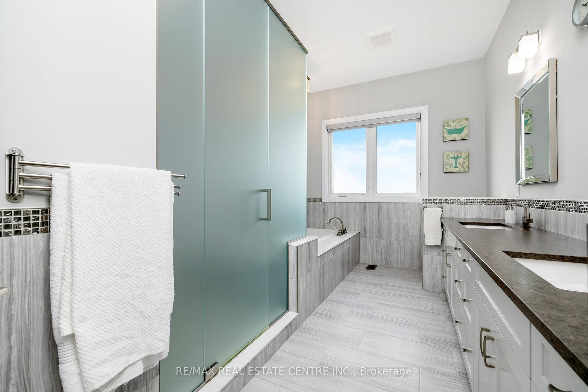 Primary en-suite