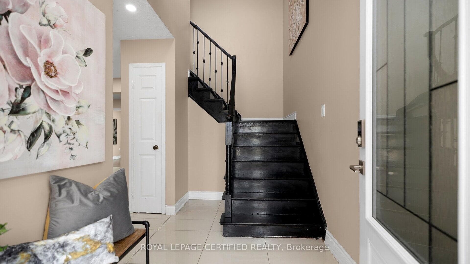 157 Kingknoll Drive photo 9