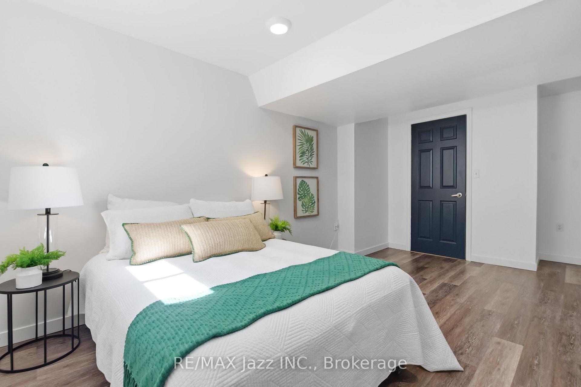 555 Cobblehill Drive photo 33