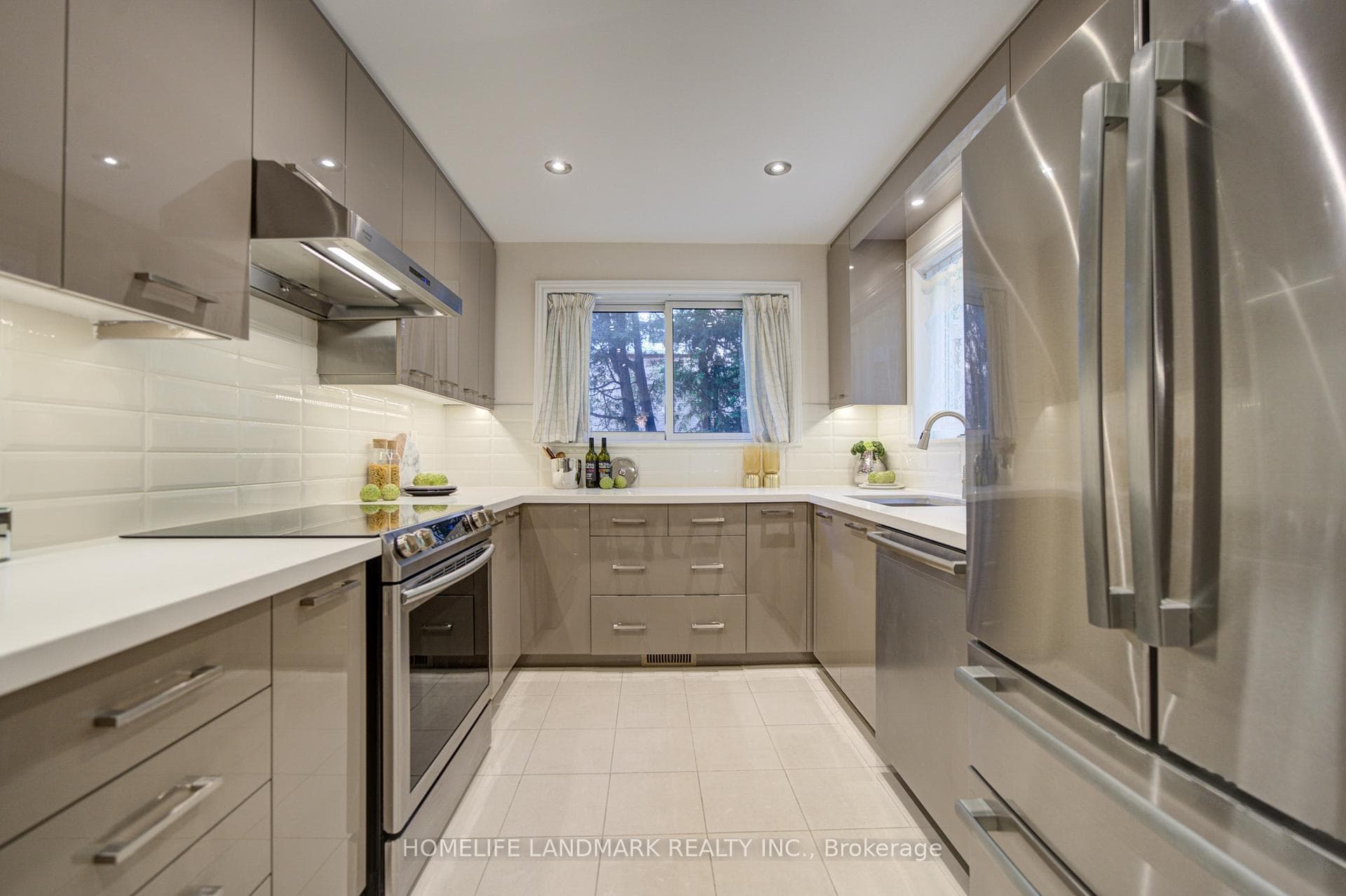 21 Colonnade Road photo 15