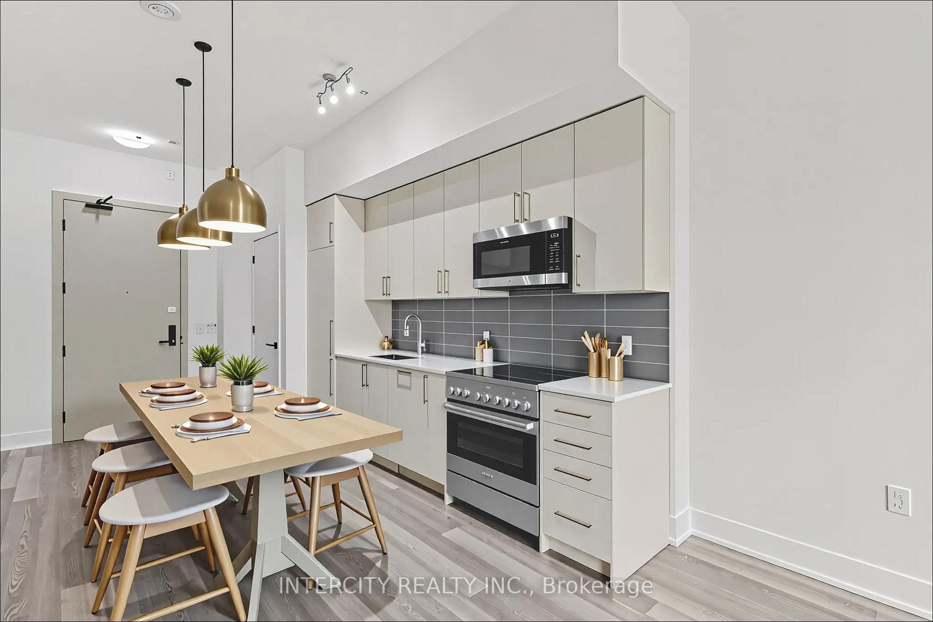 2075 King Road Unit 120 photo 1