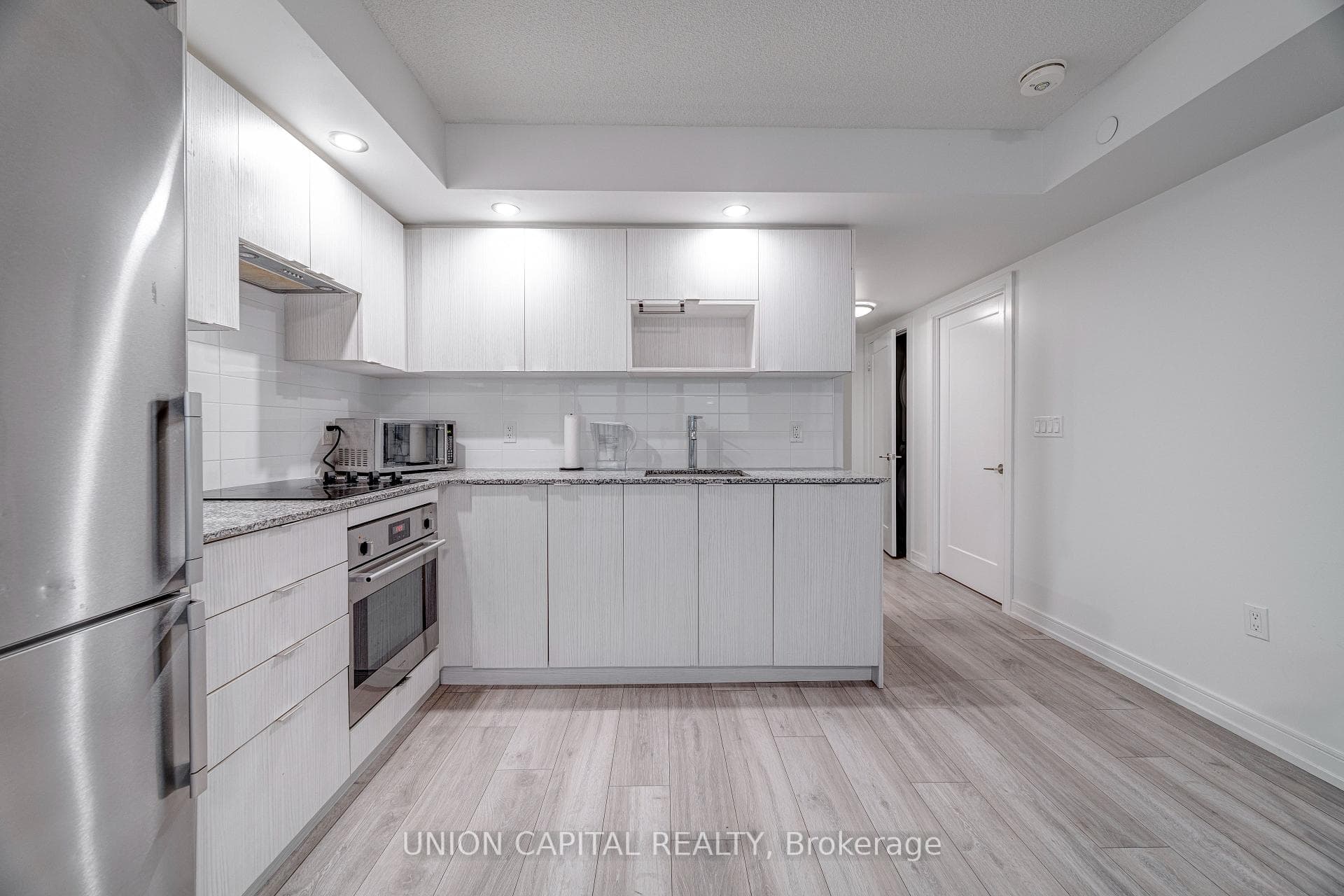 225 Village Green Square Unit 2010 photo 8
