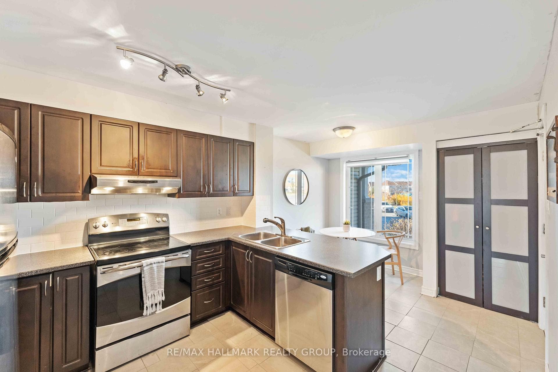 792 Lakeridge Drive photo 6