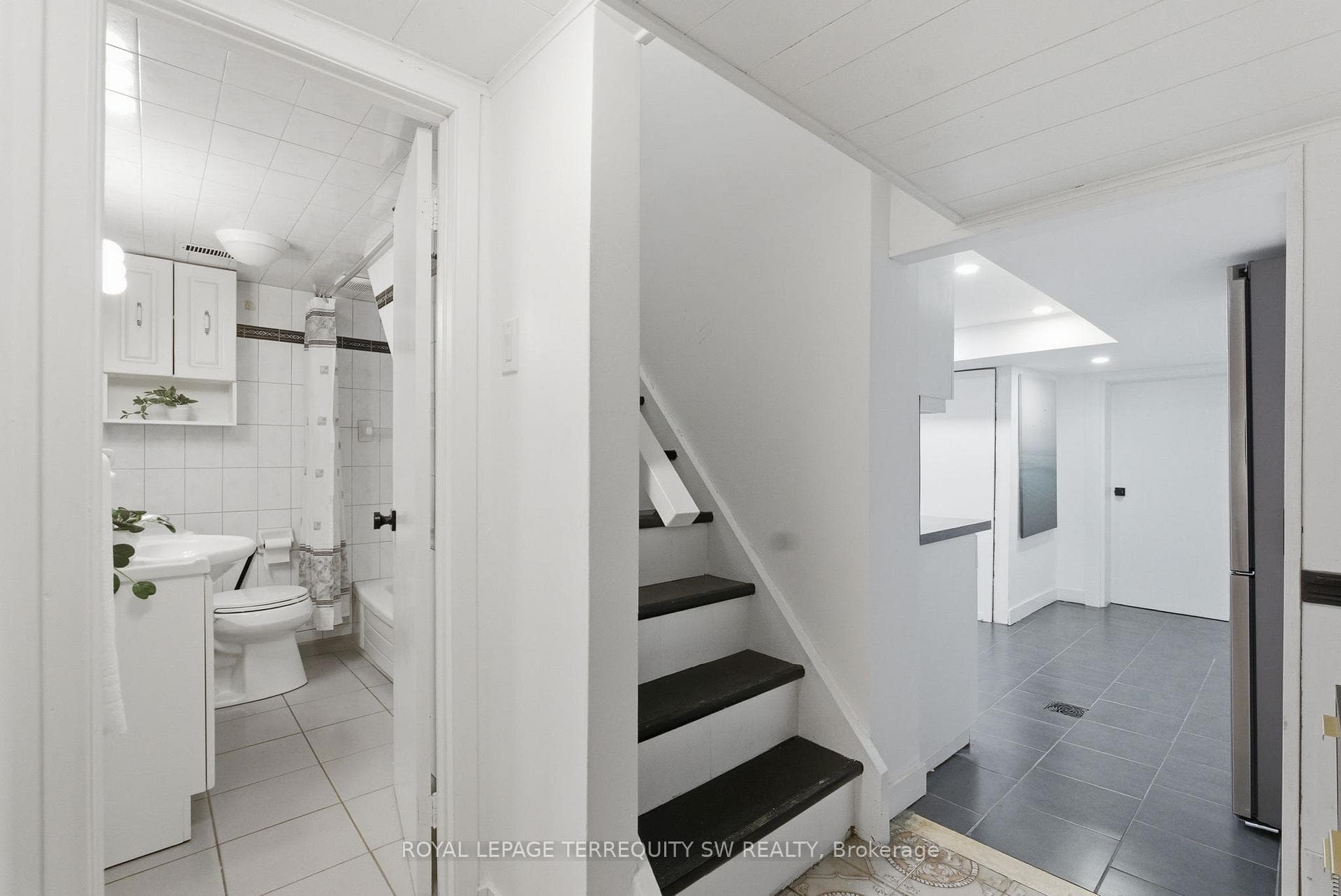 497 Ossington Avenue Unit Bsmt photo 16