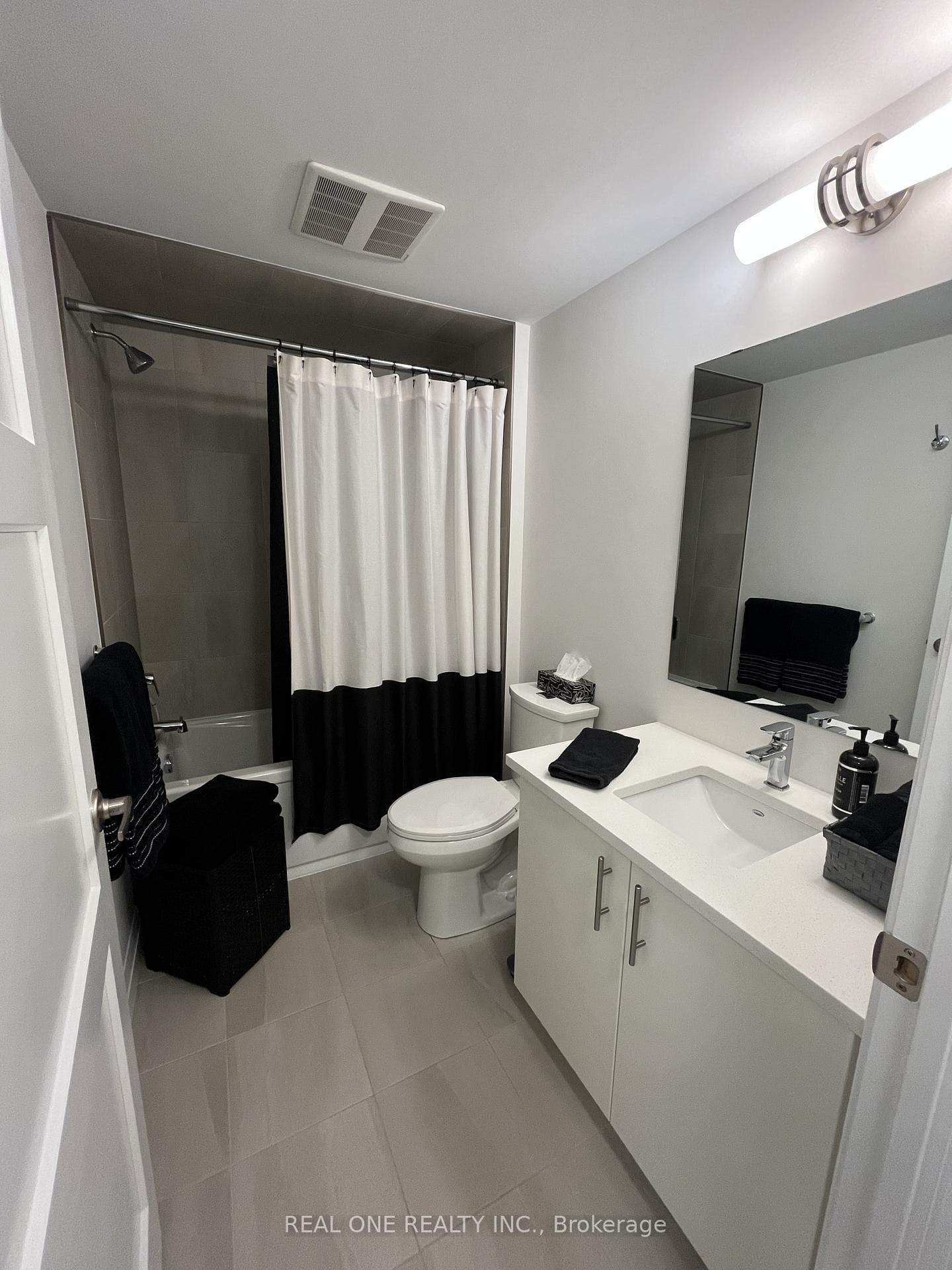 93 Arthur Street Unit Unit 603 photo 6