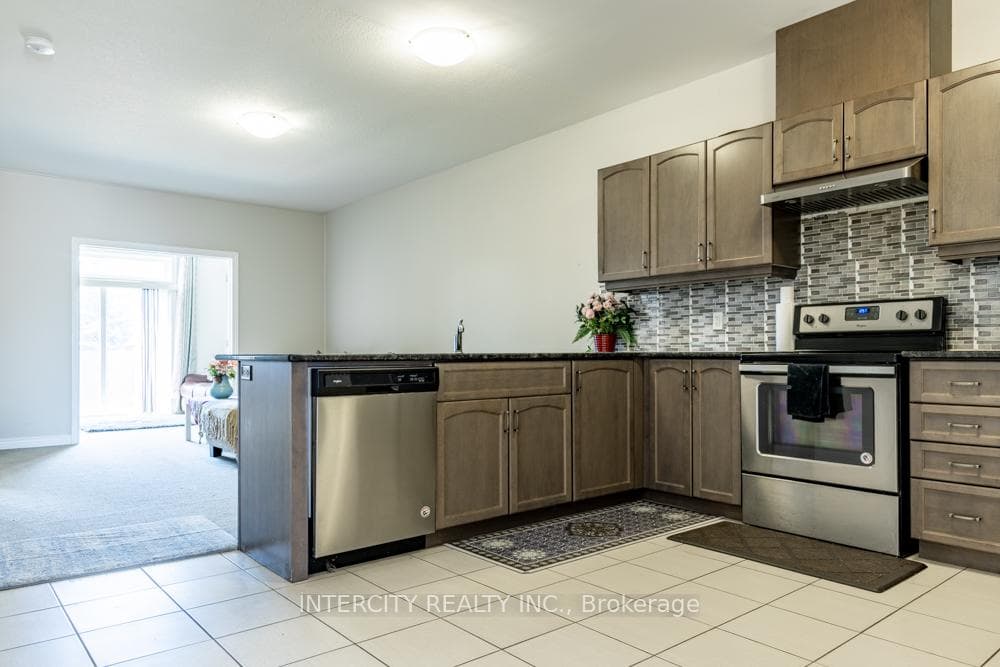 11 Ellis Avenue photo 6
