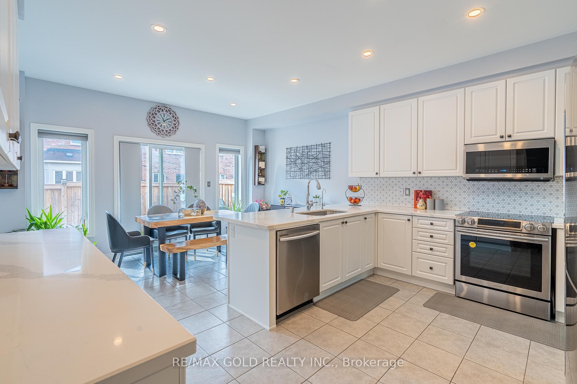 83 Cookview Drive photo 9