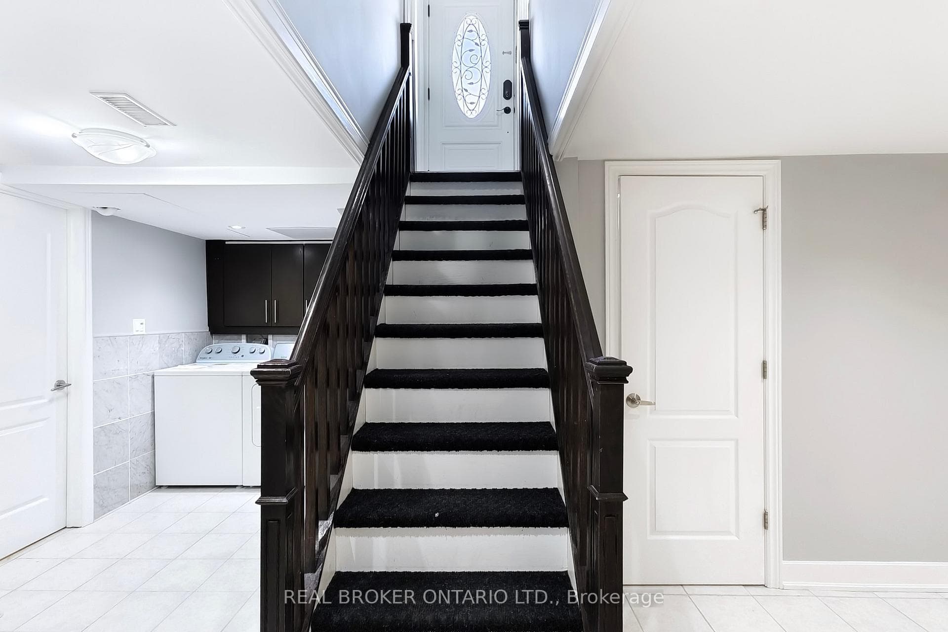 36 Vanguard Drive Unit Bsmt photo 2