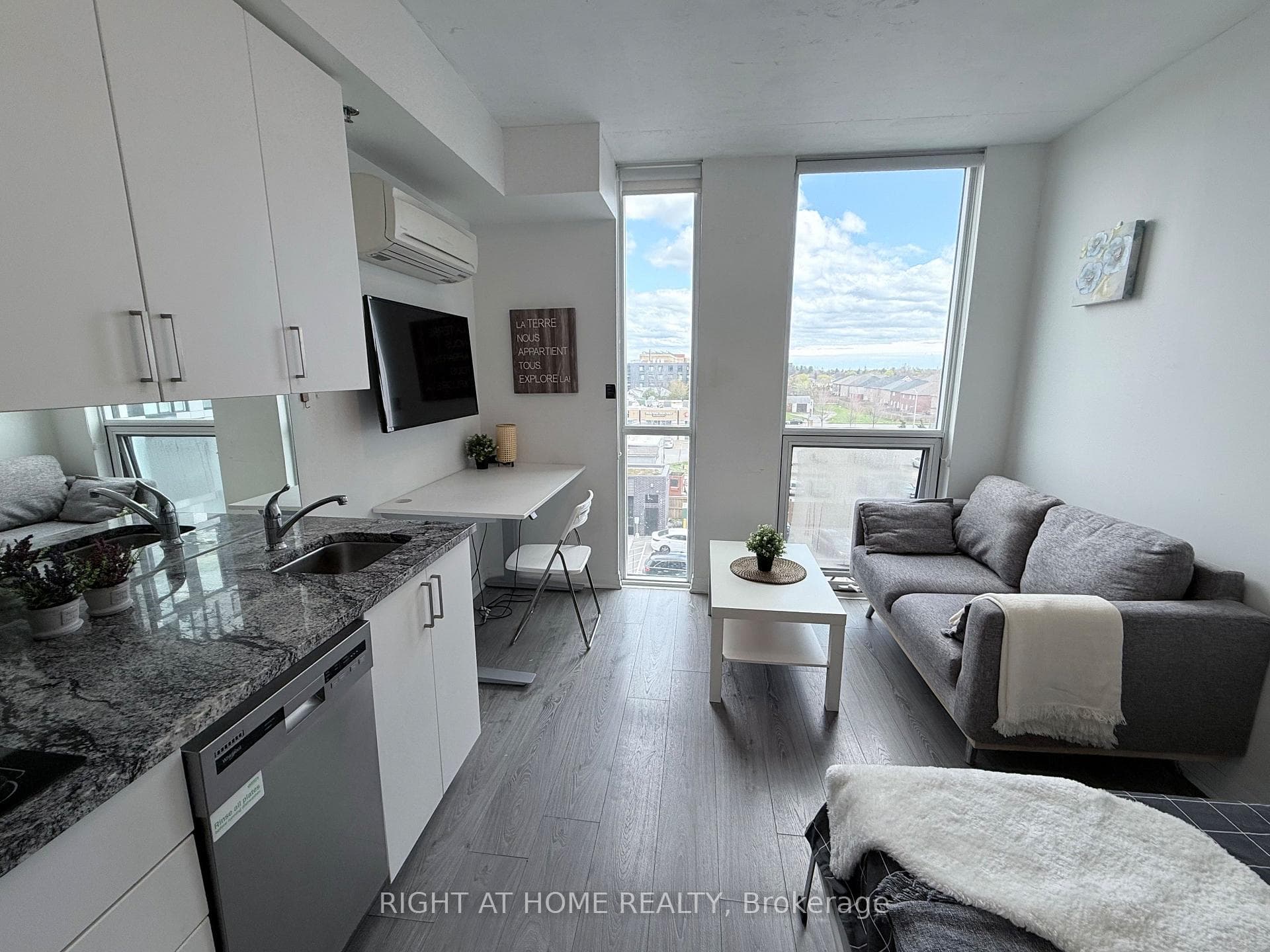 1900 Simcoe Street Unit 441 photo 1