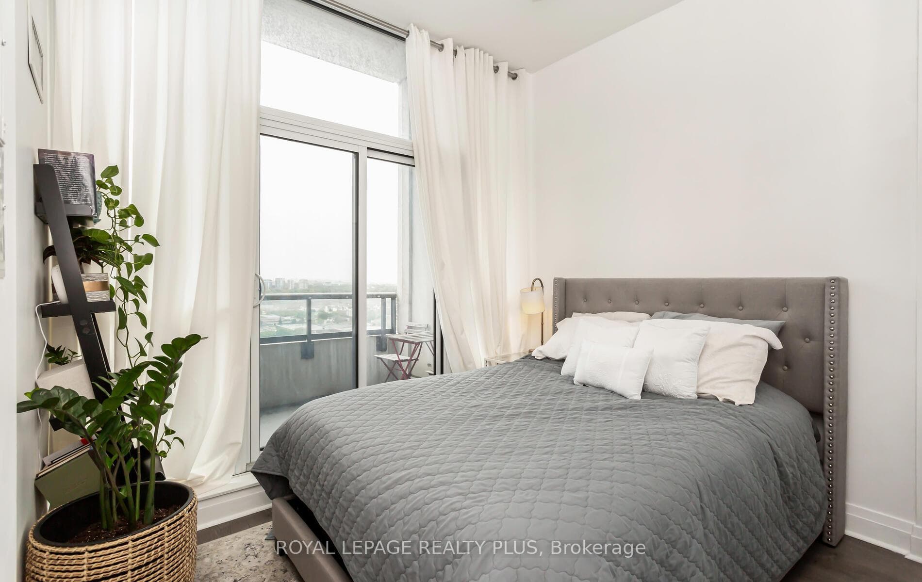 17 Zorra Street Unit PH01 photo 18