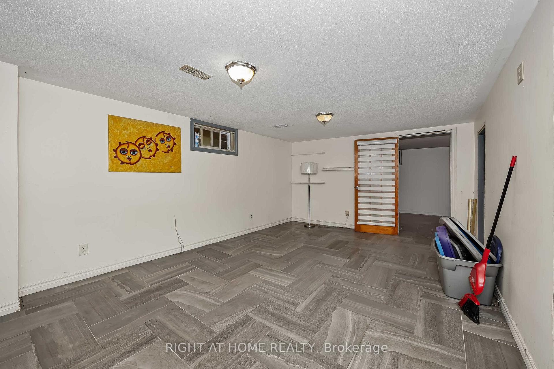 24 Largo Crescent photo 33