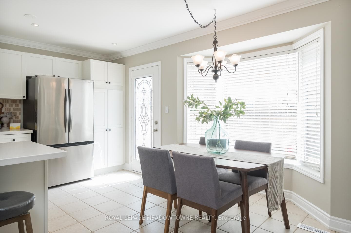 Eat-in breakfast area