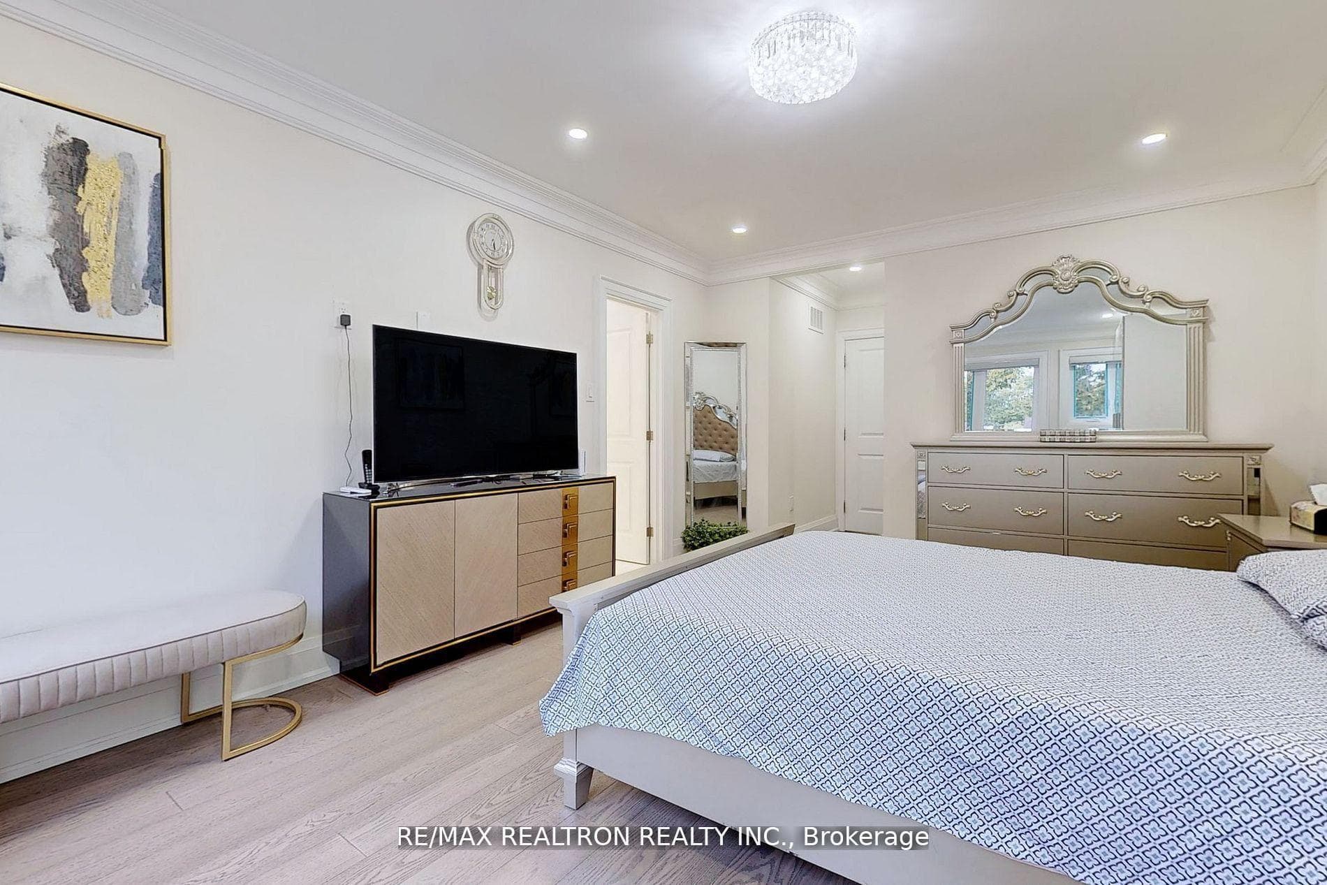 55 Harewood Avenue photo 19