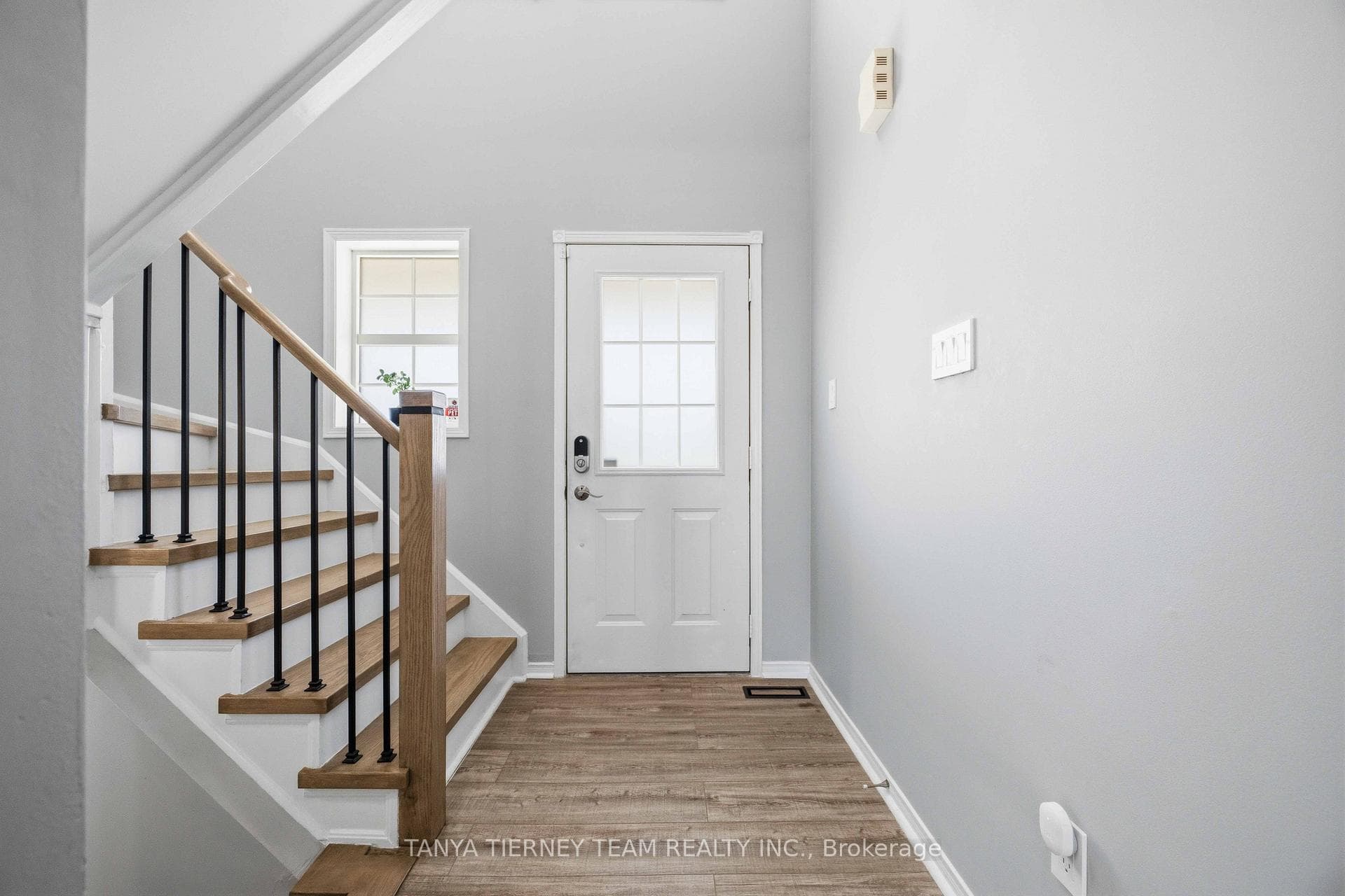 76 Vipond Road photo 3
