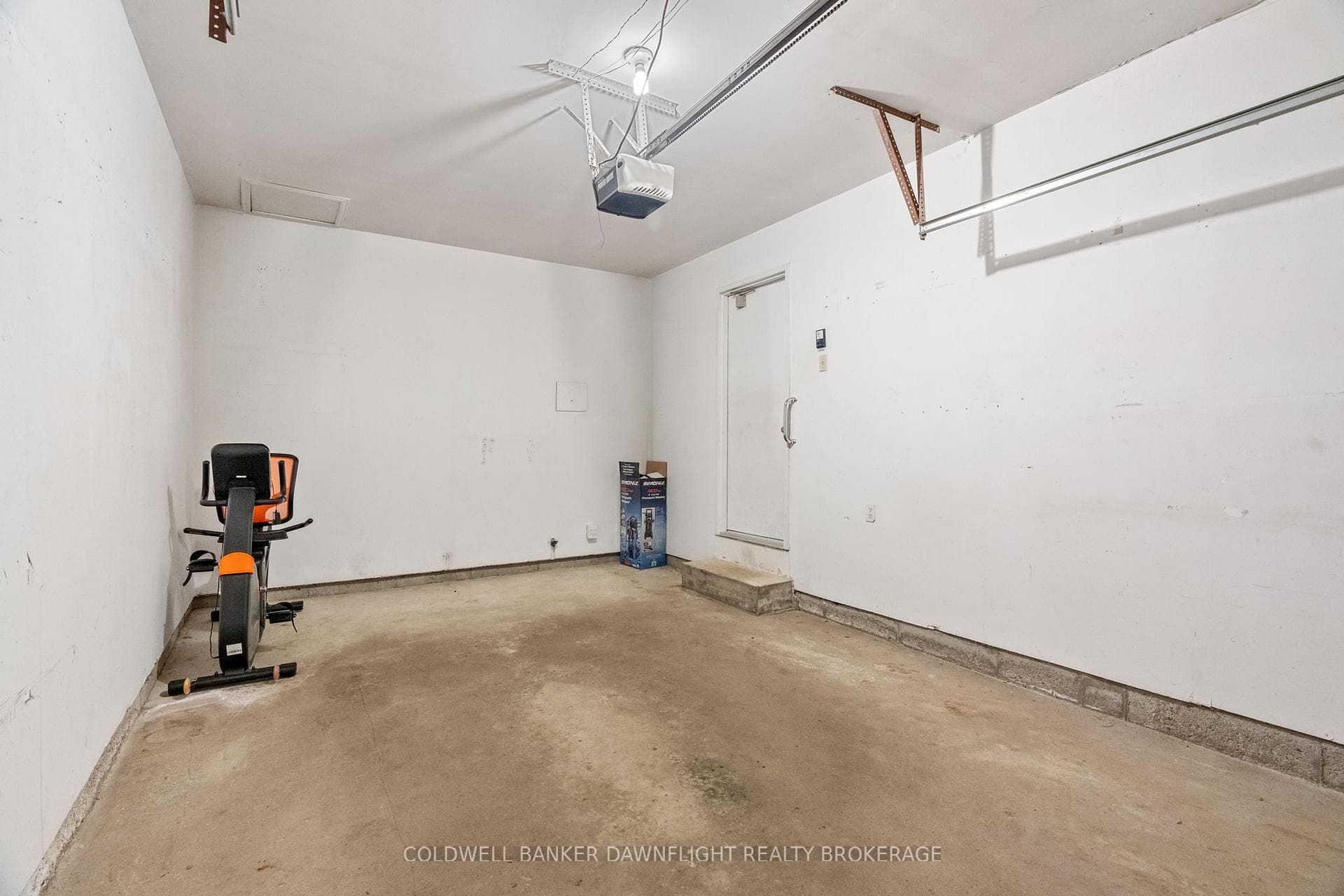 519 Edward Street photo 32