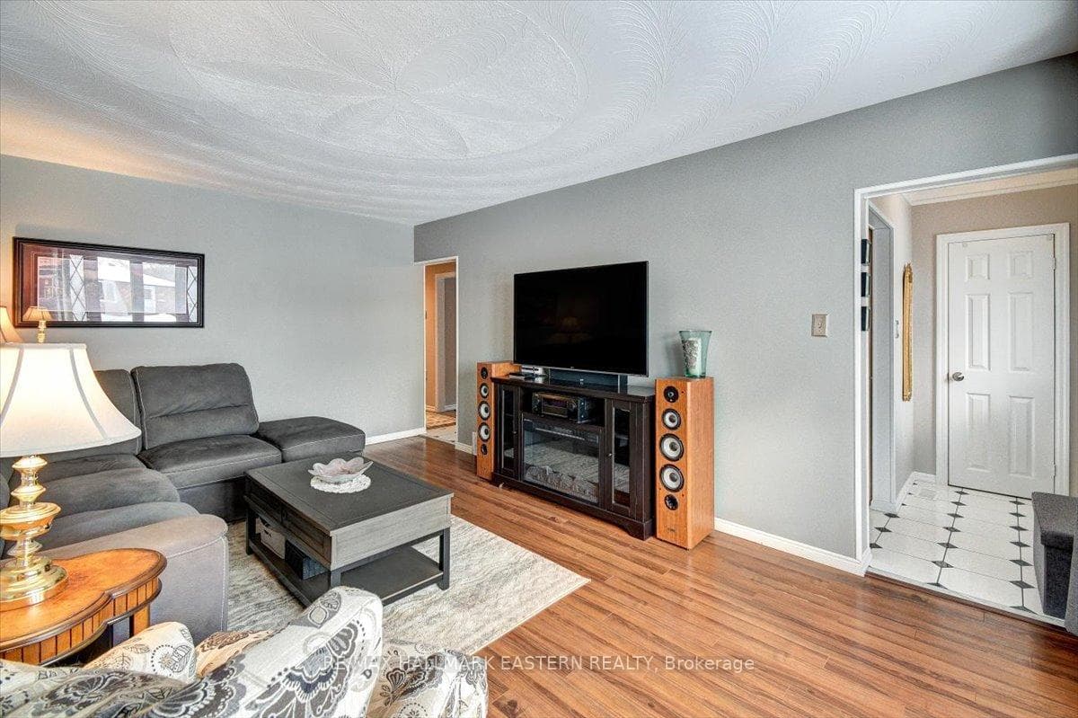 1000 Applegrove Avenue photo 9
