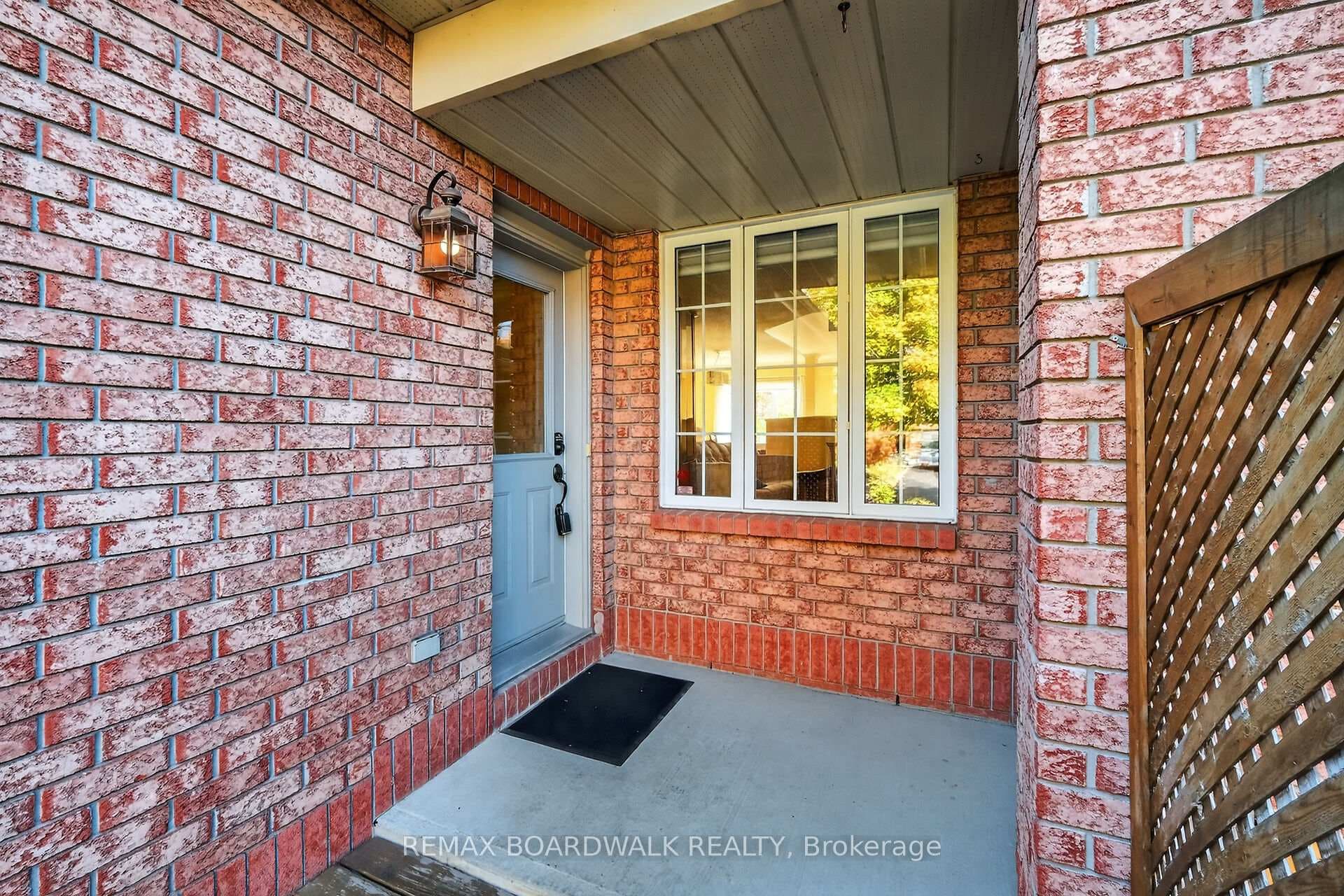 42 College Circle photo 3