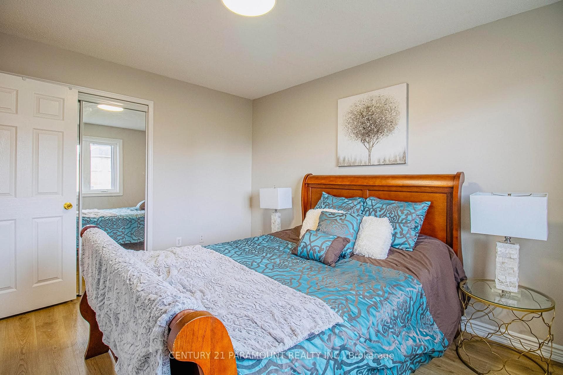 7 Sunley Crescent photo 21