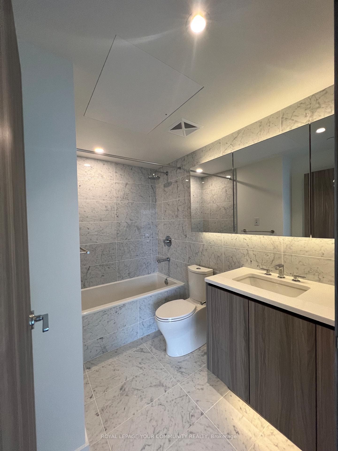 85 Mcmahon Drive Unit 2009 photo 9